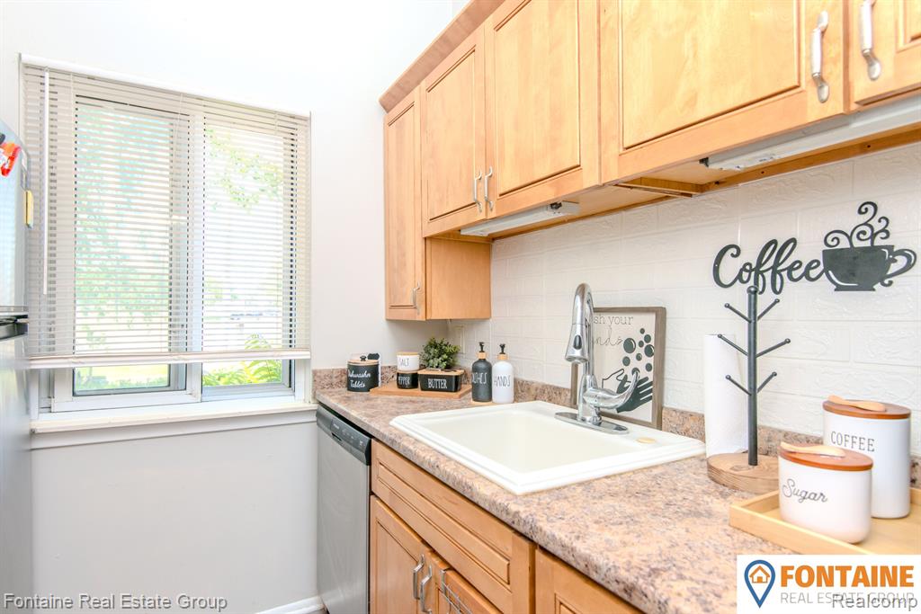 29066 ANN ARBOR Trail, Westland, MI — Photo 25
