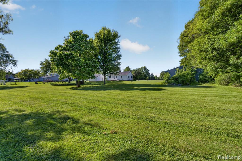 7077 Frances Road, Flushing, MI 48433 — Photo 44