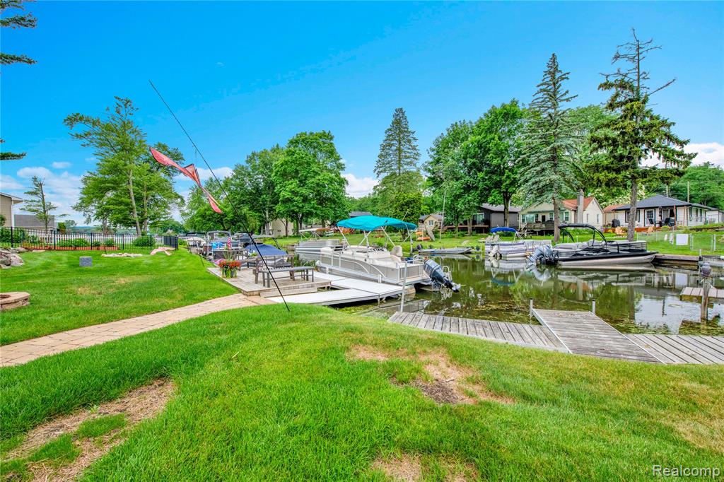8320 Lagoon Street, Commerce Twp, MI 48382 — Photo 24