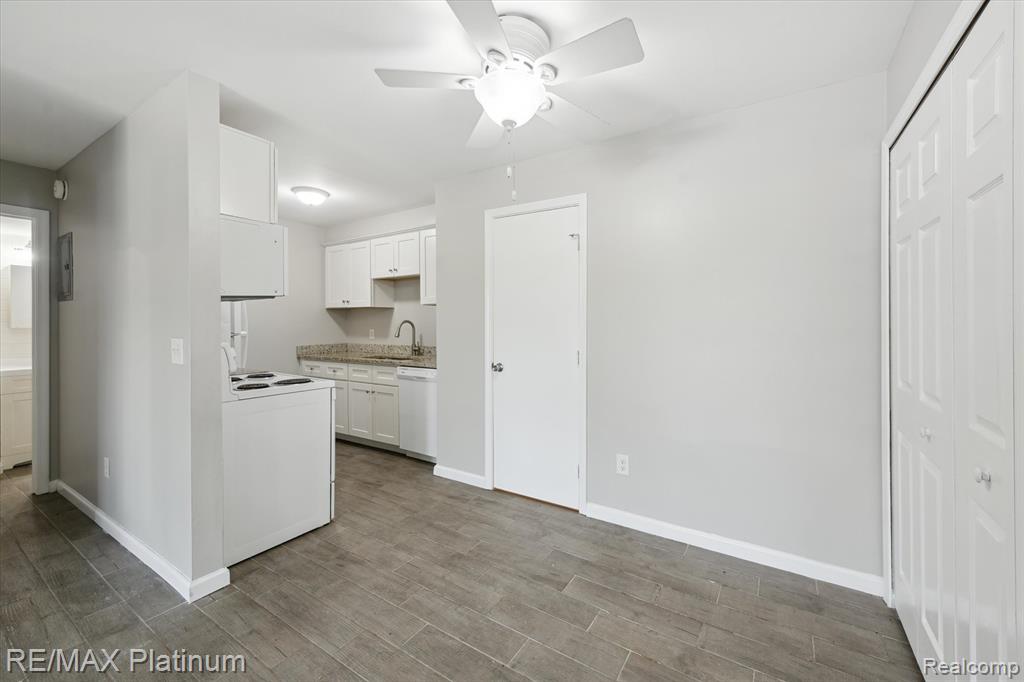 8723 Meadowbrook Drive, Brighton, MI 48116 — Photo 9