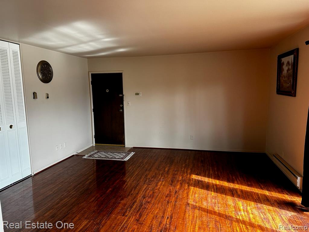 1868 Colonial Village Way, 4, Waterford, MI 48328 — Photo 3