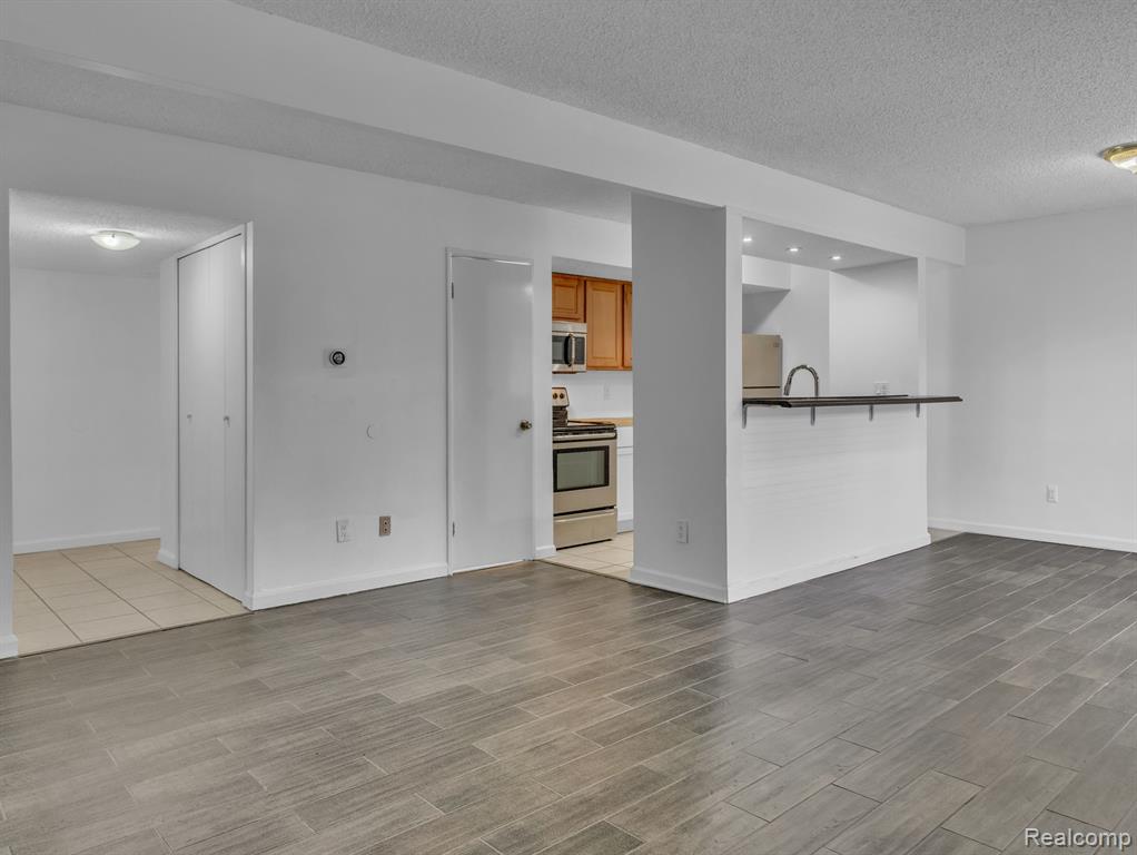 2401 PACKARD Street, 31D, Ann Arbor, MI 48104 — Photo 8