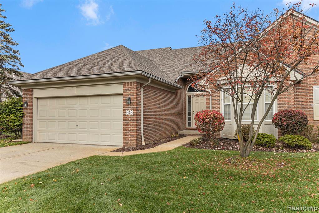 648 WOODHAVEN Drive, Commerce Twp, MI 48390 — Photo 32