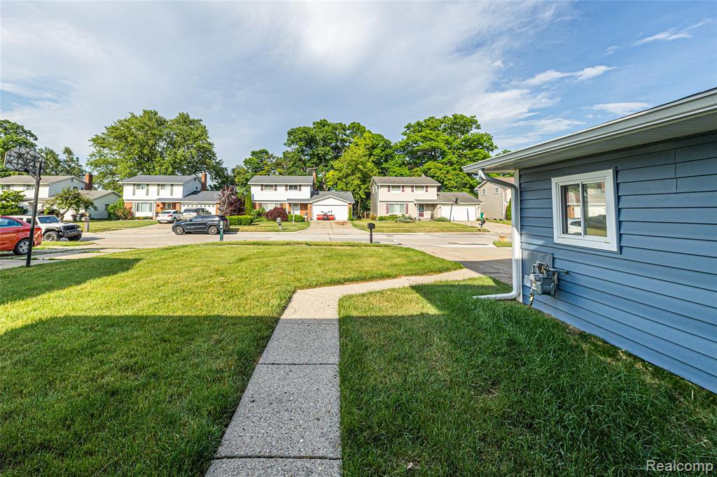 676 Sheffield Road, Auburn Hills, MI 48326 — Photo 24
