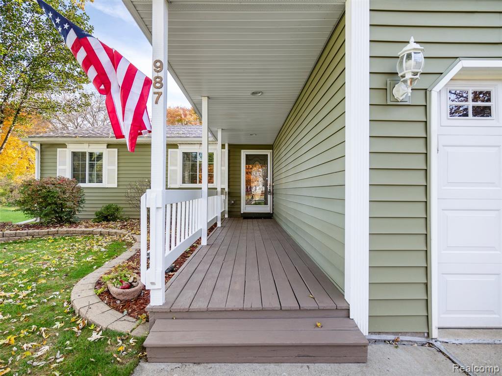 987 FAIRLEDGE Street, Lake Orion, MI 48362 — Photo 4