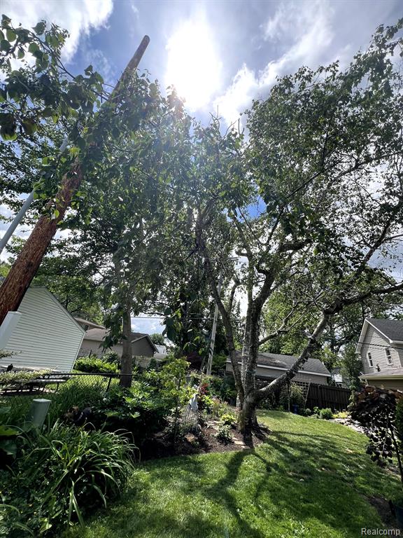 717 W 12 MILE Road, Royal Oak, MI 48073 — Photo 30