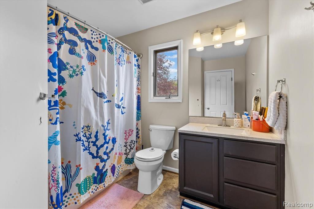 7694 Woodside Place, Waterford, MI 48327 — Photo 24