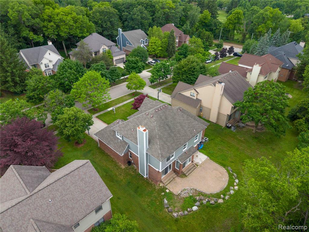 7386 Woodlore Drive, West Bloomfield, MI 48323 — Photo 47