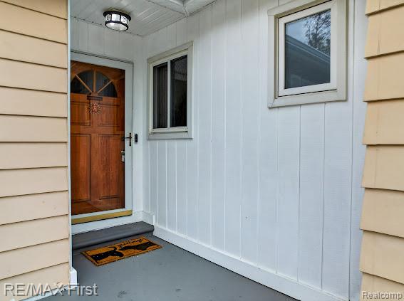 3740 Clintonville Road, Waterford, MI 48329 — Photo 2