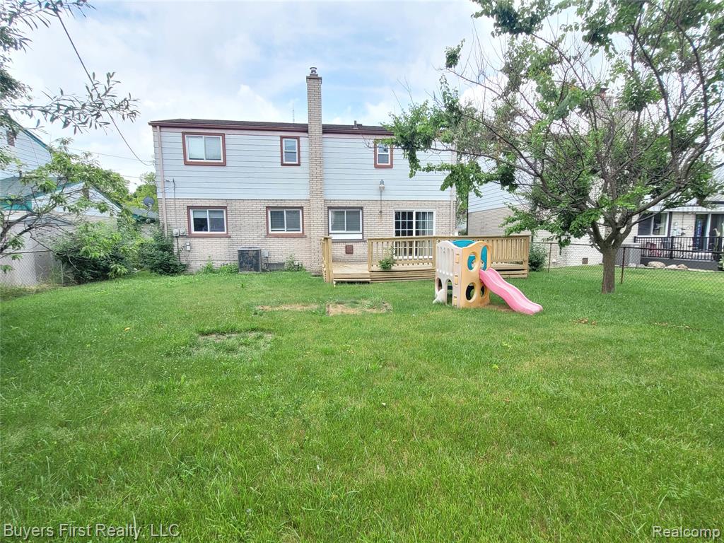 26040 Marlowe Place, Oak Park, MI 48237 — Photo 29