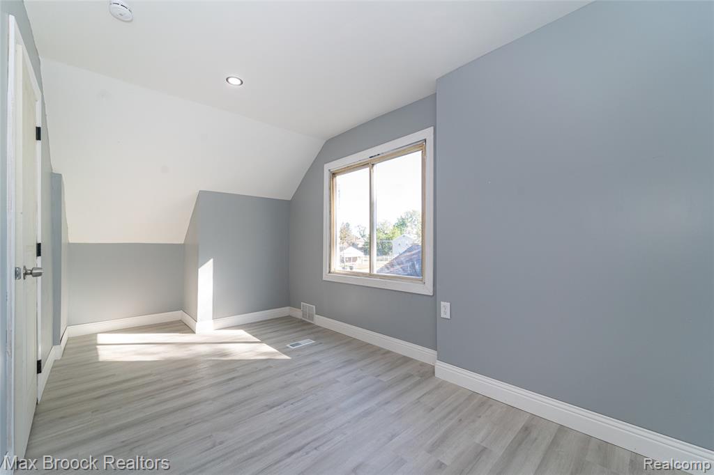 9327 Schaefer Highway, Detroit, MI 48228 — Photo 28