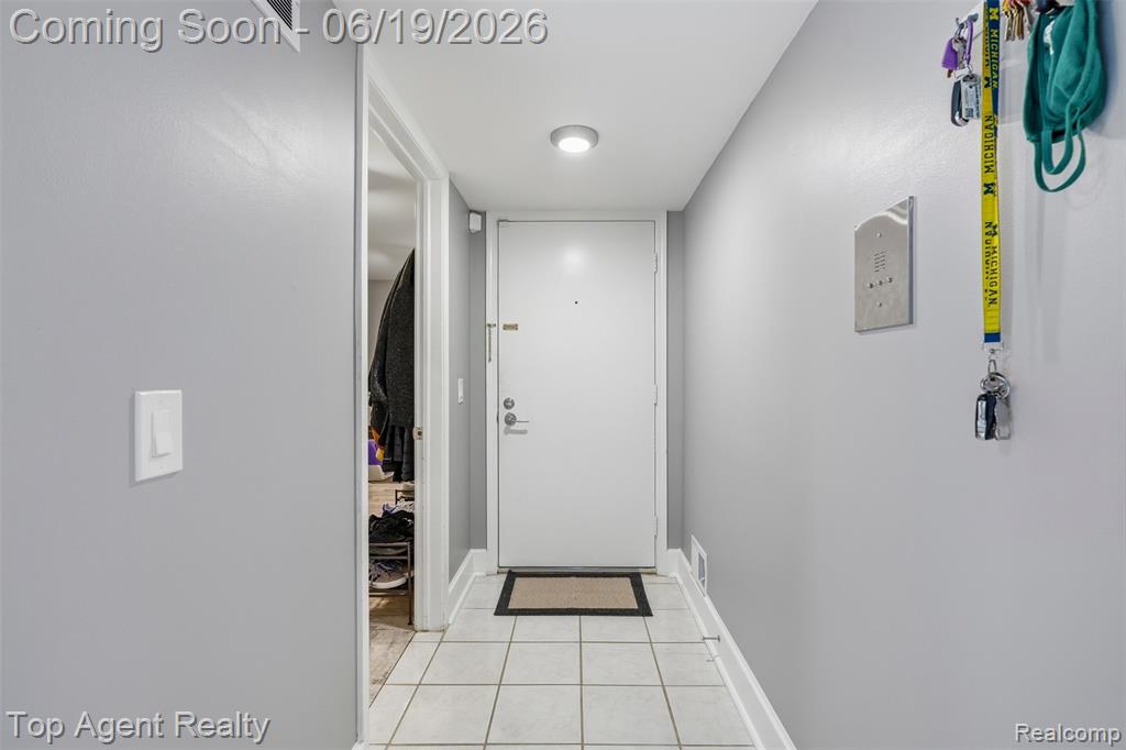 42374 Lochmoor Street, Clinton Twp, MI 48038 — Photo 16