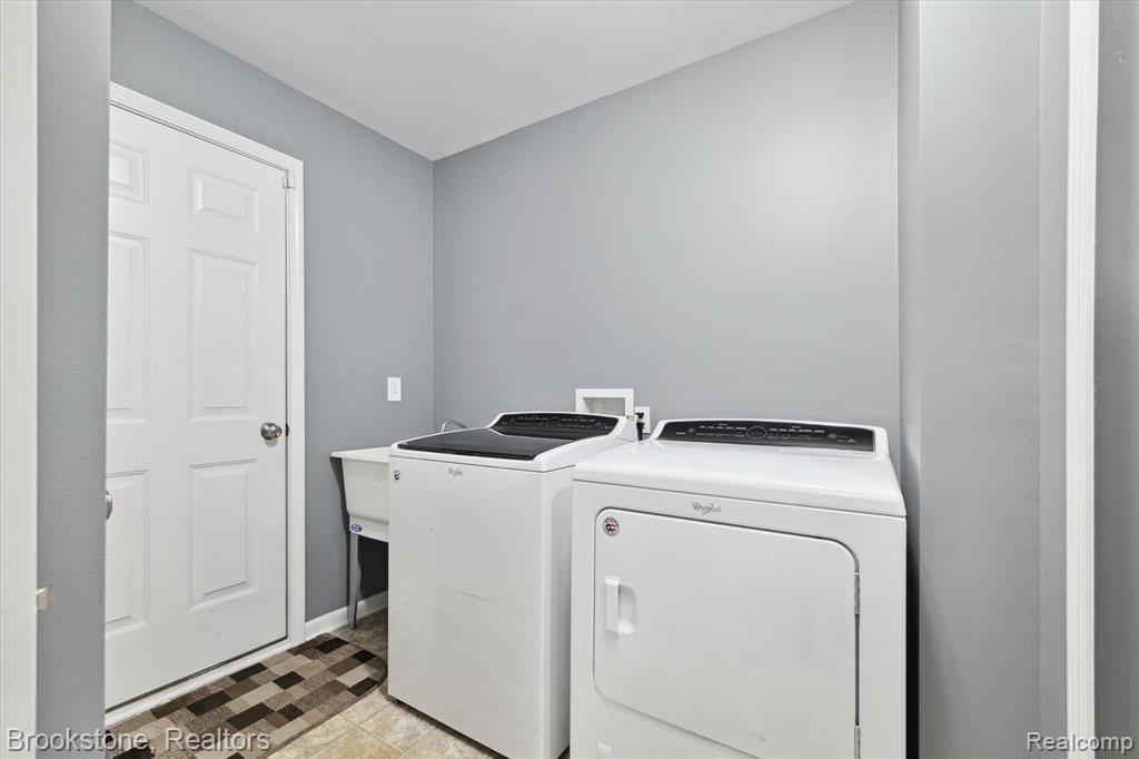 7422 S Village Drive, Clarkston, MI — Photo 21
