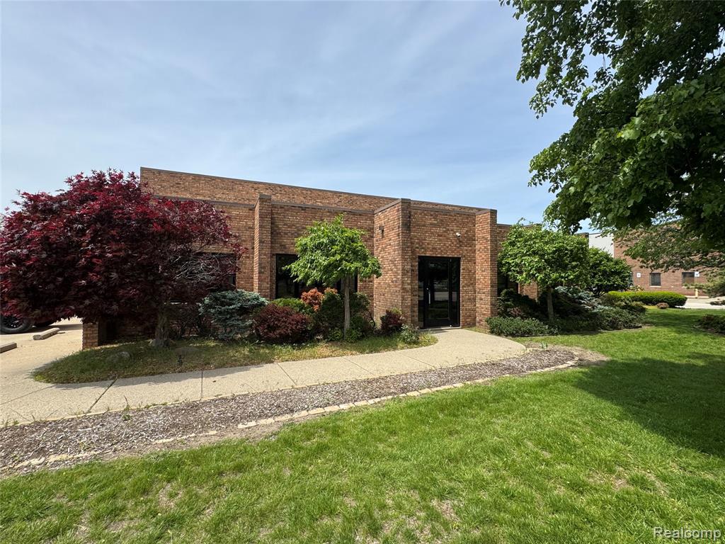 1955 Bellingham Drive, Troy, MI 48083