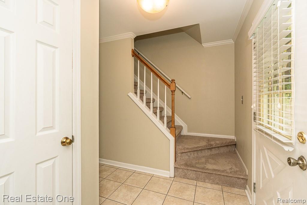 606 Whitney Drive, Rochester Hills, MI 48307 — Photo 3