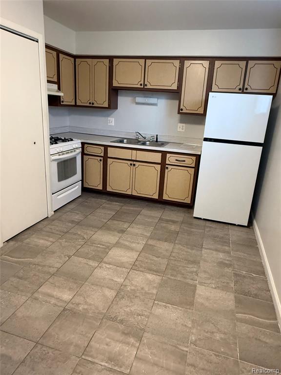8141 Denwood dr, 6, Sterling Heights, MI 48312 — Photo 2