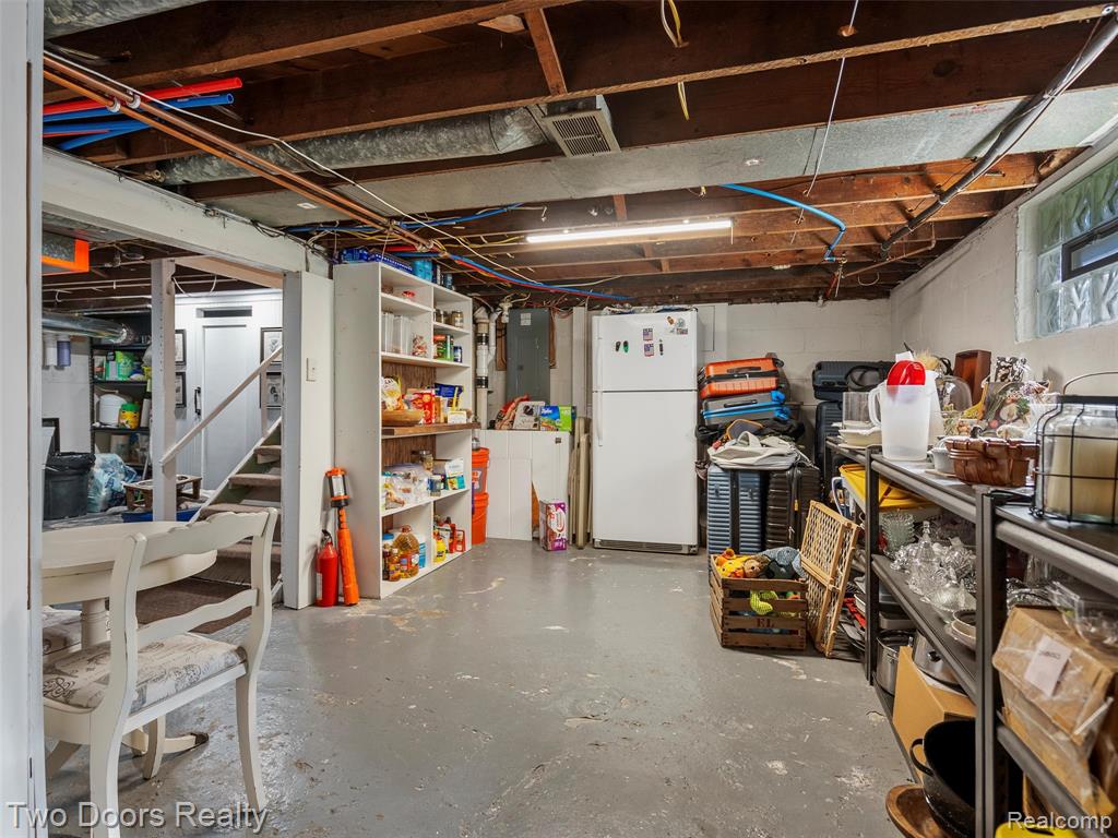 426 N Castell Avenue, Rochester, MI 48307 — Photo 43