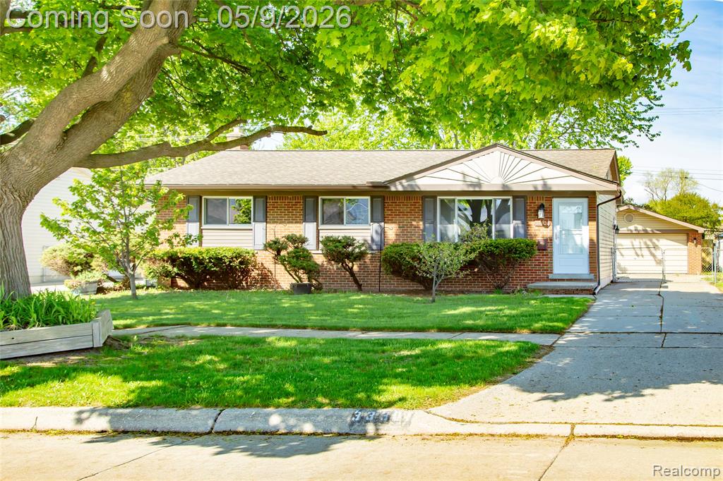 33301 Janet, Fraser, MI 48026 — front exterior