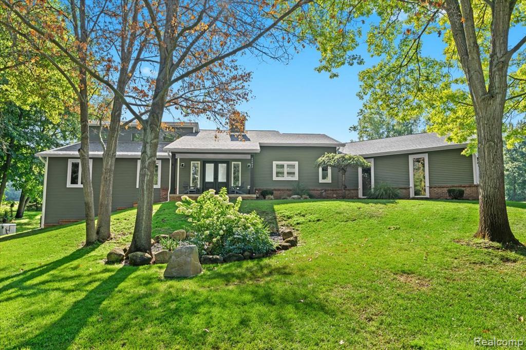 12002 Renfrew Court, Hartland, MI 48353 — Photo 2