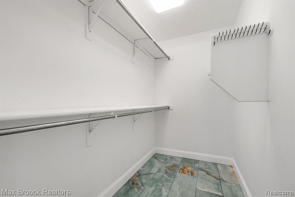 7657 Windgate Circle, West Bloomfield, MI 48323 — Photo 41