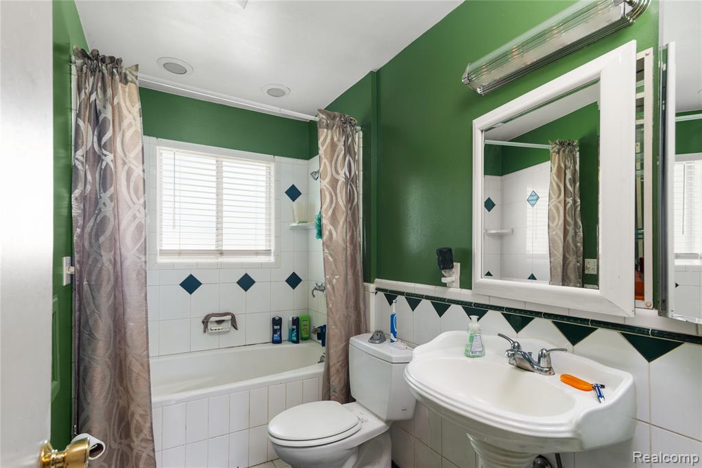 750 N Hagadorn Street, South Lyon, MI 48178 — Photo 14
