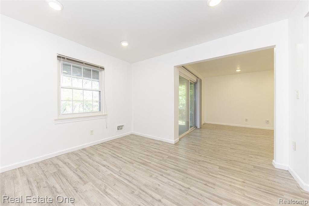 27630 W Echo Valley, 221, Farmington Hills, MI 48334 — Photo 18
