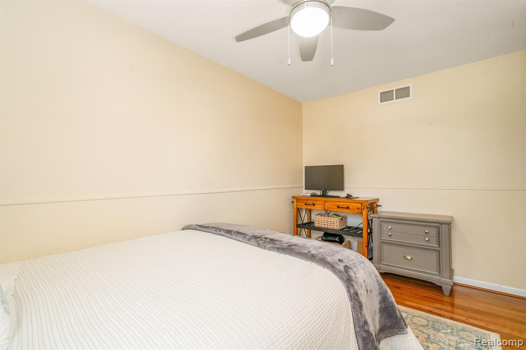 5745 NEW MEADOW Drive, Ypsilanti, MI 48197 — Photo 31
