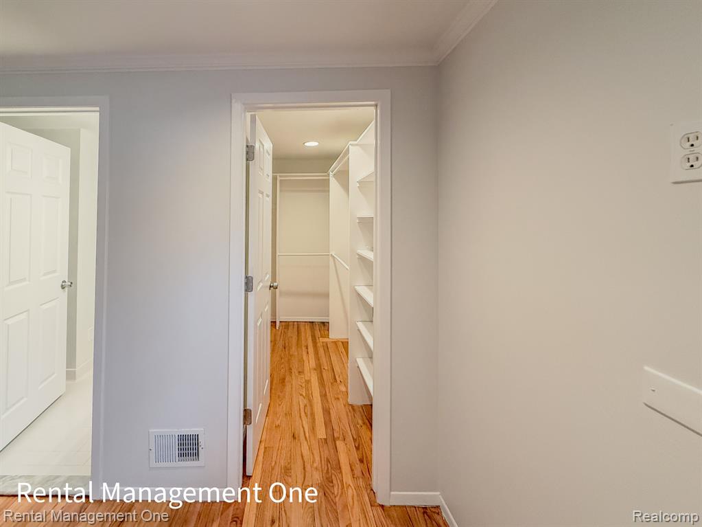5604 HAYMEADOW Drive, West Bloomfield, MI — Photo 17