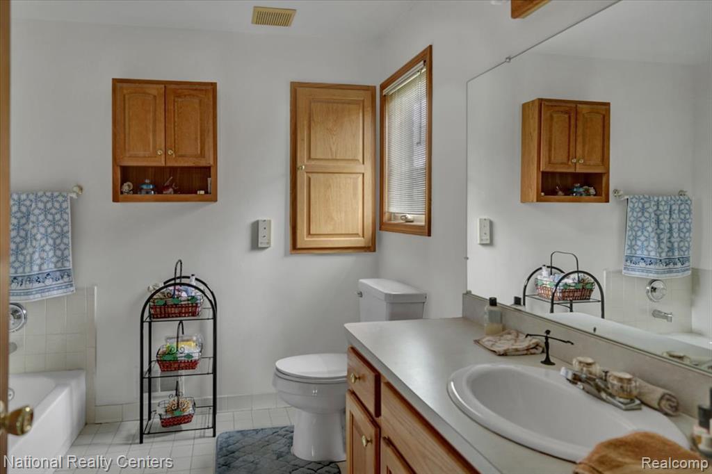 45866 Glen Court, Macomb, MI 48044 — Photo 15