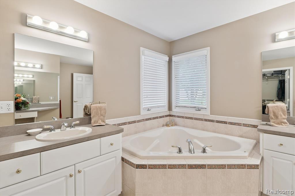 47509 Brockmor Drive, Shelby Twp, MI 48315 — Photo 27