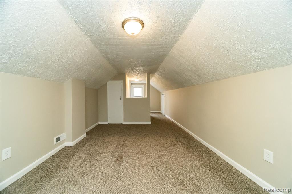 634 W HARWOOD Avenue, Madison Heights, MI 48071 — Photo 37