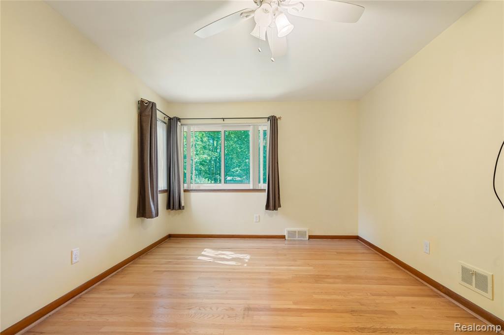 8293 Woodcrest Drive, Grosse Ile, MI 48138 — Photo 25