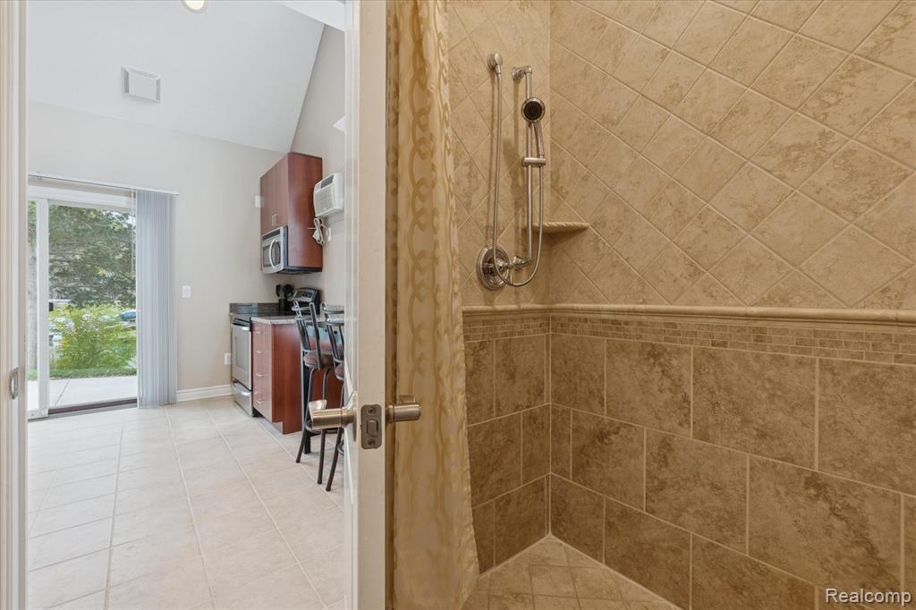 275 Harvard Drive, Howell, MI 48843 — Photo 41
