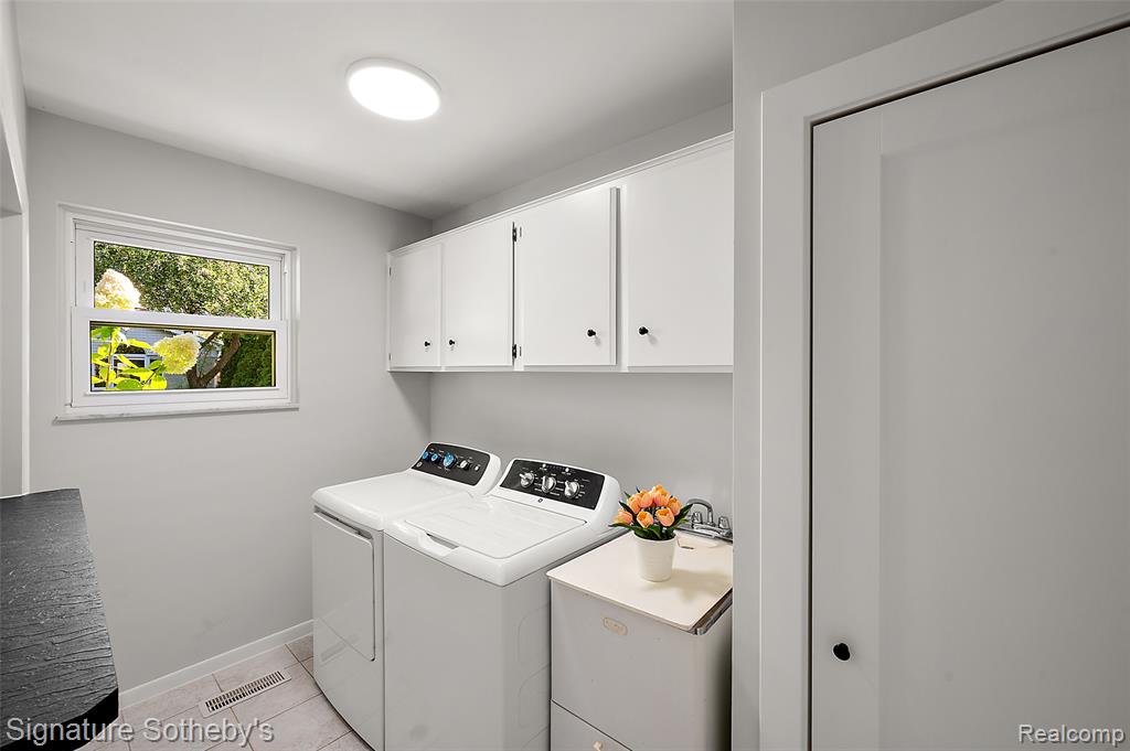 580 N Brys Drive, Grosse Pointe Woods, MI 48236 — Photo 13