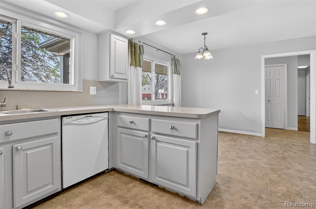 447 Lange Drive, Troy, MI 48098 — Photo 11
