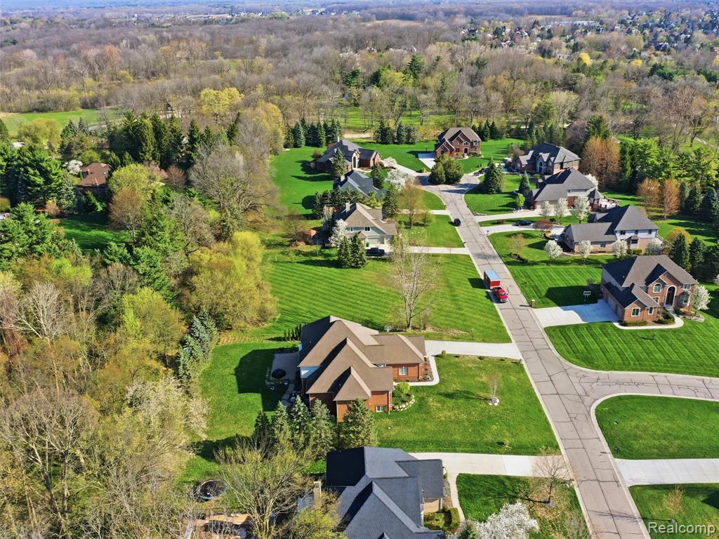 4672 Woodland Hills Drive, Rochester, MI 48306 — Photo 8