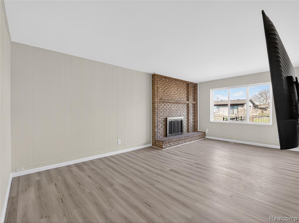 4667 Bloomfield Drive, Sterling Heights, MI 48310 — Photo 10