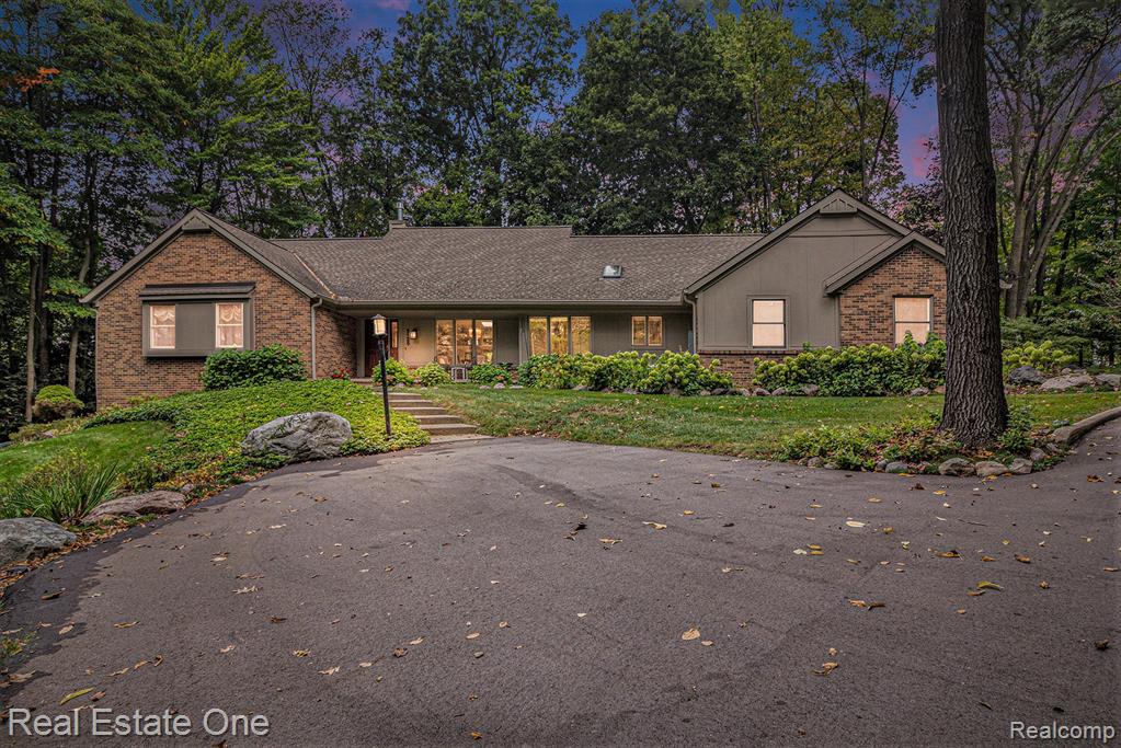 3125 N Tipsico Lake Road, Hartland, MI 48353 — Photo 2
