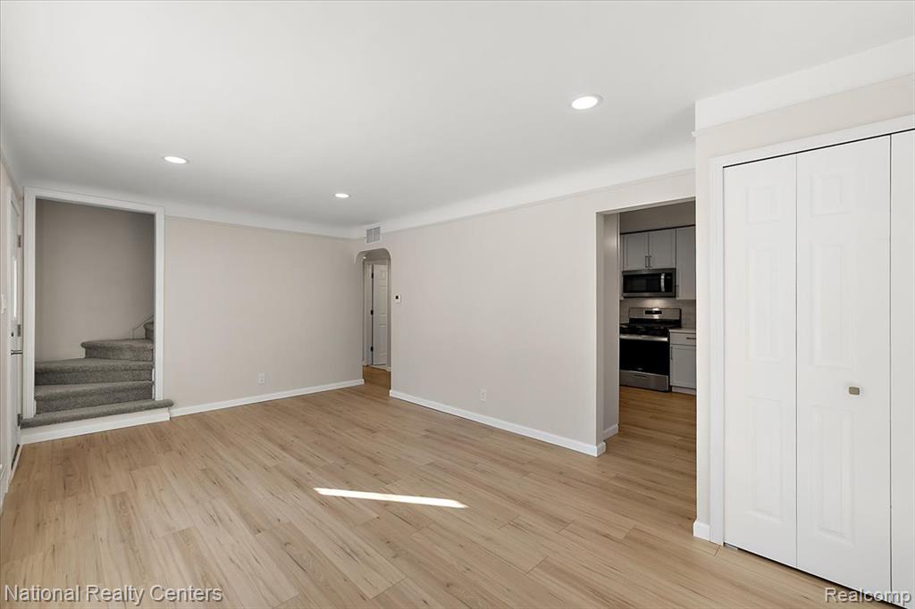 1938 Beverly Street, Keego Harbor, MI 48320 — Photo 15