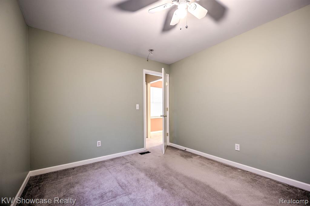 5806 KING JAMES, Waterford, MI 48327 — Photo 28