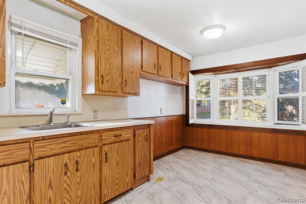 6000 Penrod Street, Detroit, MI 48228 — Photo 2