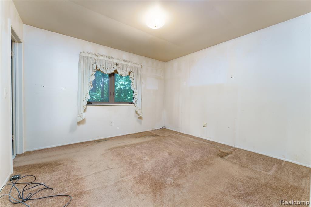 8800 Evergreen Road, Brighton, MI 48116 — Photo 16