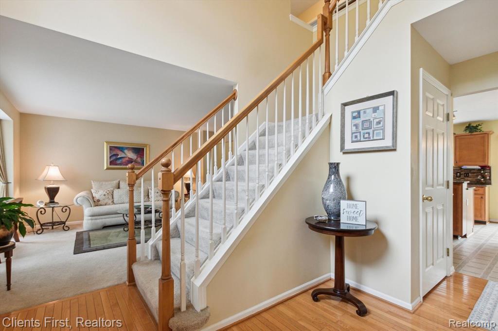 43872 N TIMBERVIEW Drive, Belleville, MI 48111 — Photo 4