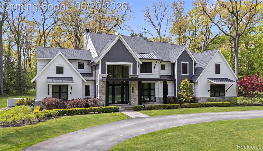 5200 Windingwood Drive, Bloomfield Hills, MI 48302