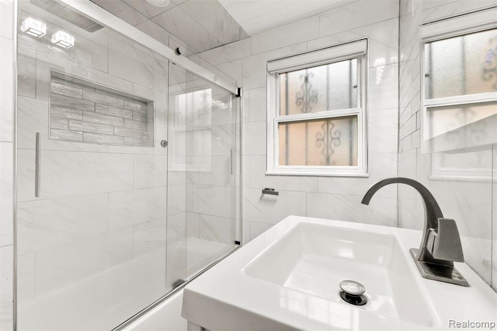 4775 ORCHARD Avenue, Dearborn, MI 48126 — Photo 17