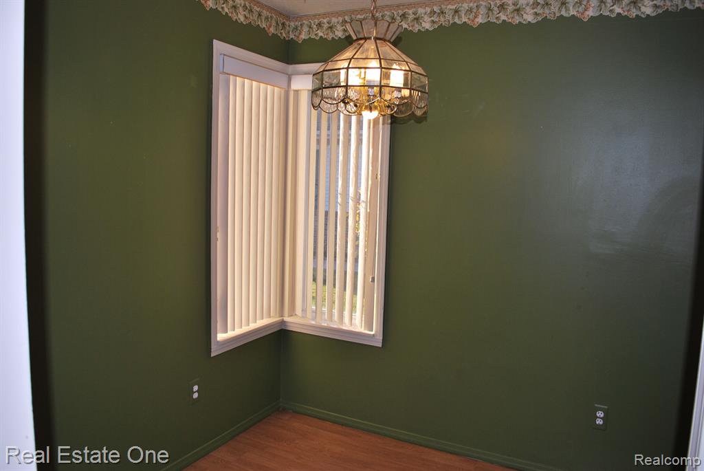 697 RAVENCREST Lane, 5, Westland, MI — Photo 11