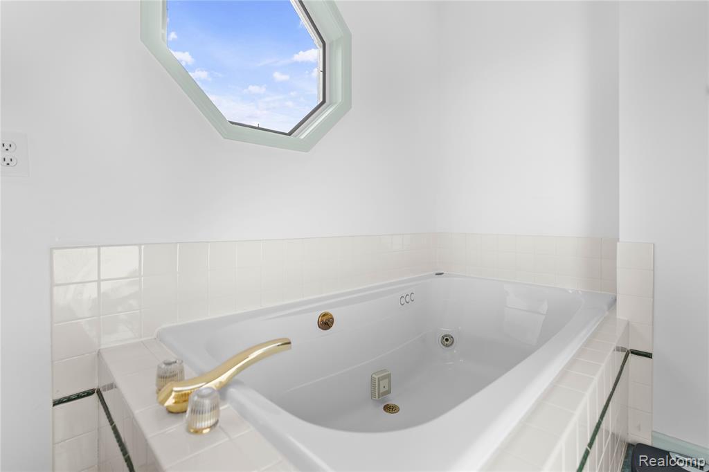 5366 Warwick Trail, Grand Blanc, MI 48439 — Photo 39