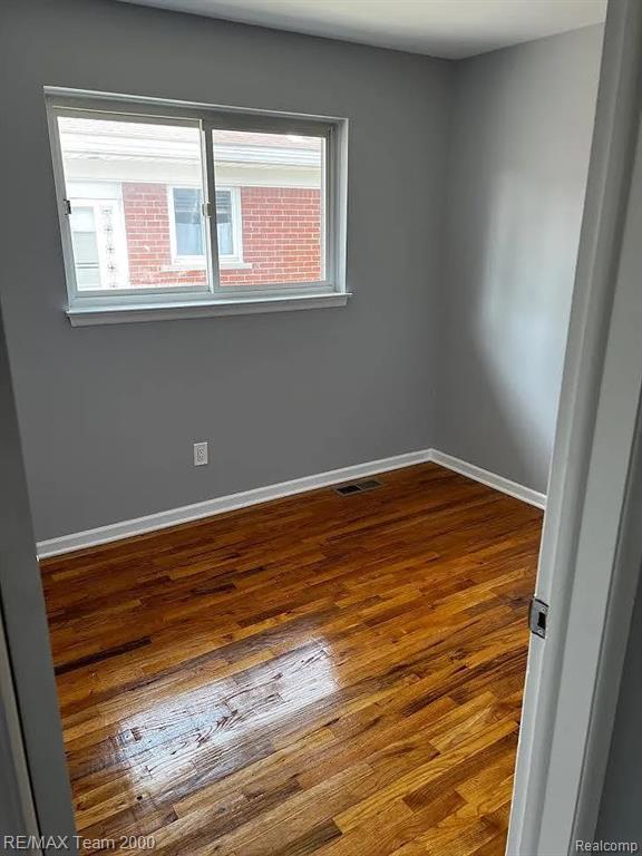6577 N Lafayette Street, Dearborn Heights, MI 48127 — Photo 5