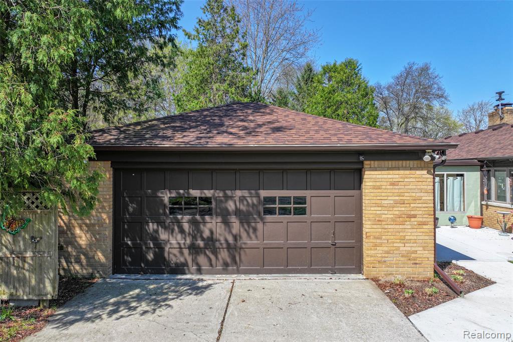 6214 Hugh Street, Burton, MI 48509 — Photo 12