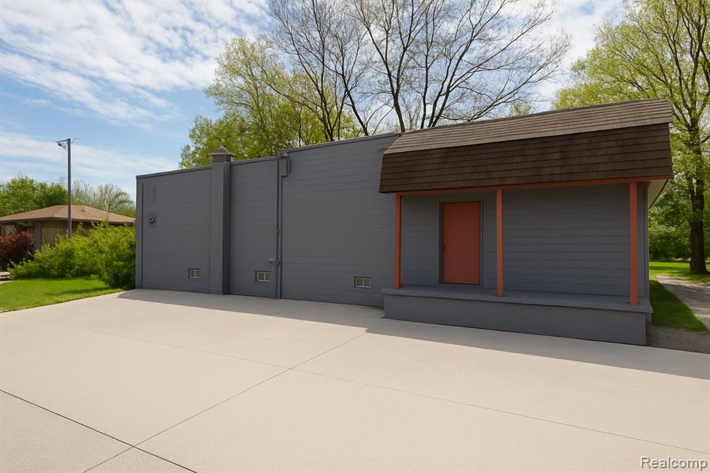 595 Orchard Lake Road, Pontiac, MI 48341 — front exterior